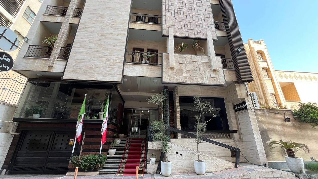 تور دو سر هوایی مشهد به بوشهر